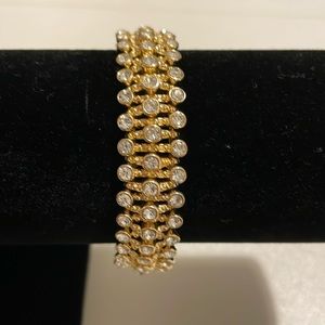 Stunning gold tone and rhinestone bracelet. Adjustable band. 🌞